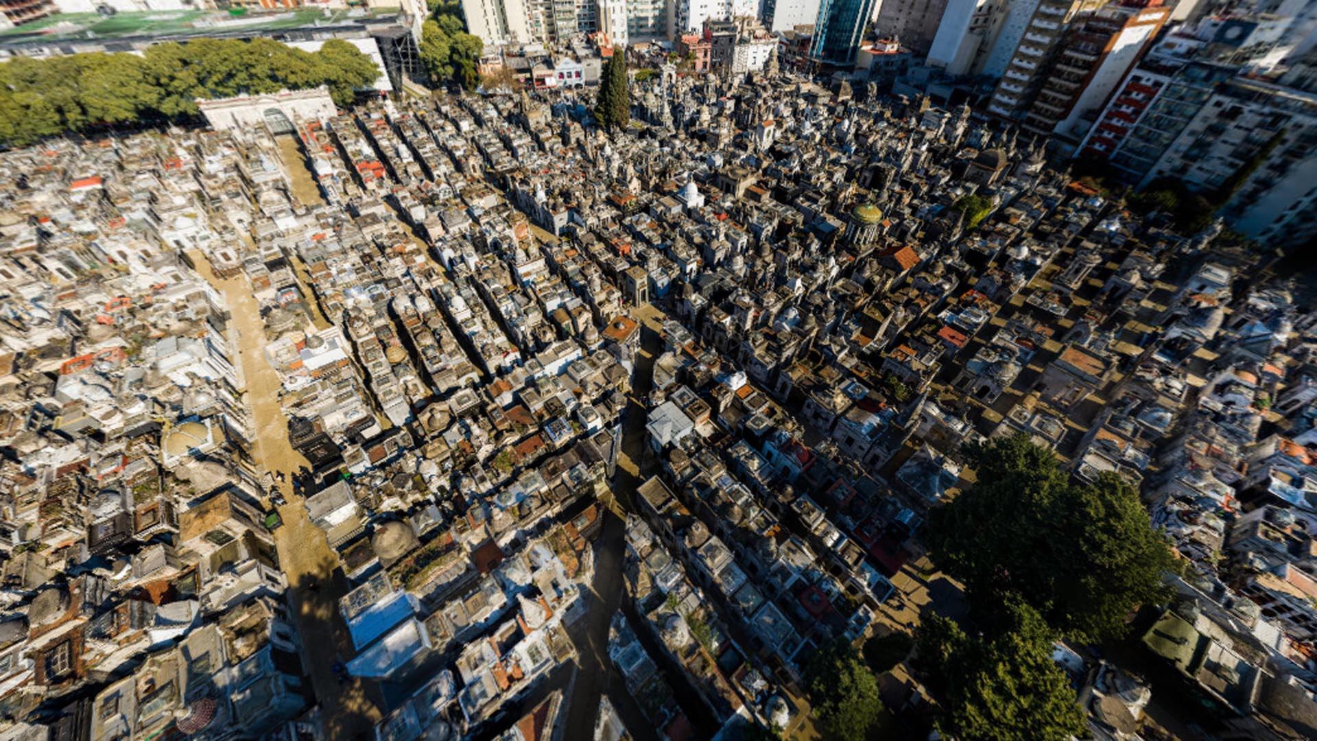 La desigualdad social se refleja en los cementerios de Buenos Aires, con diferencias notables entre Recoleta y Chacarita