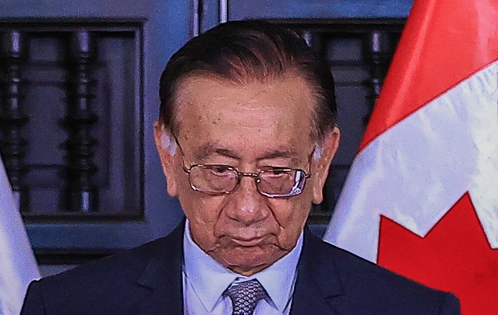 Balcázar, de 83 años, afirmó sentirse lúcido y negó haber recibido atenciones médicas recientes, pese a que en el pasado fue hospitalizado por neumonía