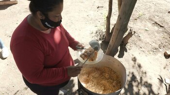 Las “bomberas” invisibles que sostienen