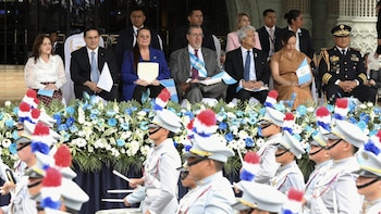 El presidente Bernardo Arévalo encabezó el desfile escolar por los 205 años de independencia