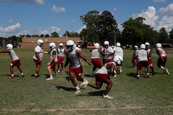 La posibilidad de una beca atlética o de una mejor admisión universitaria influye en la inscripción deportiva, sobre todo entre los padres de menores ingresos (REUTERS/Shannon Stapleton)