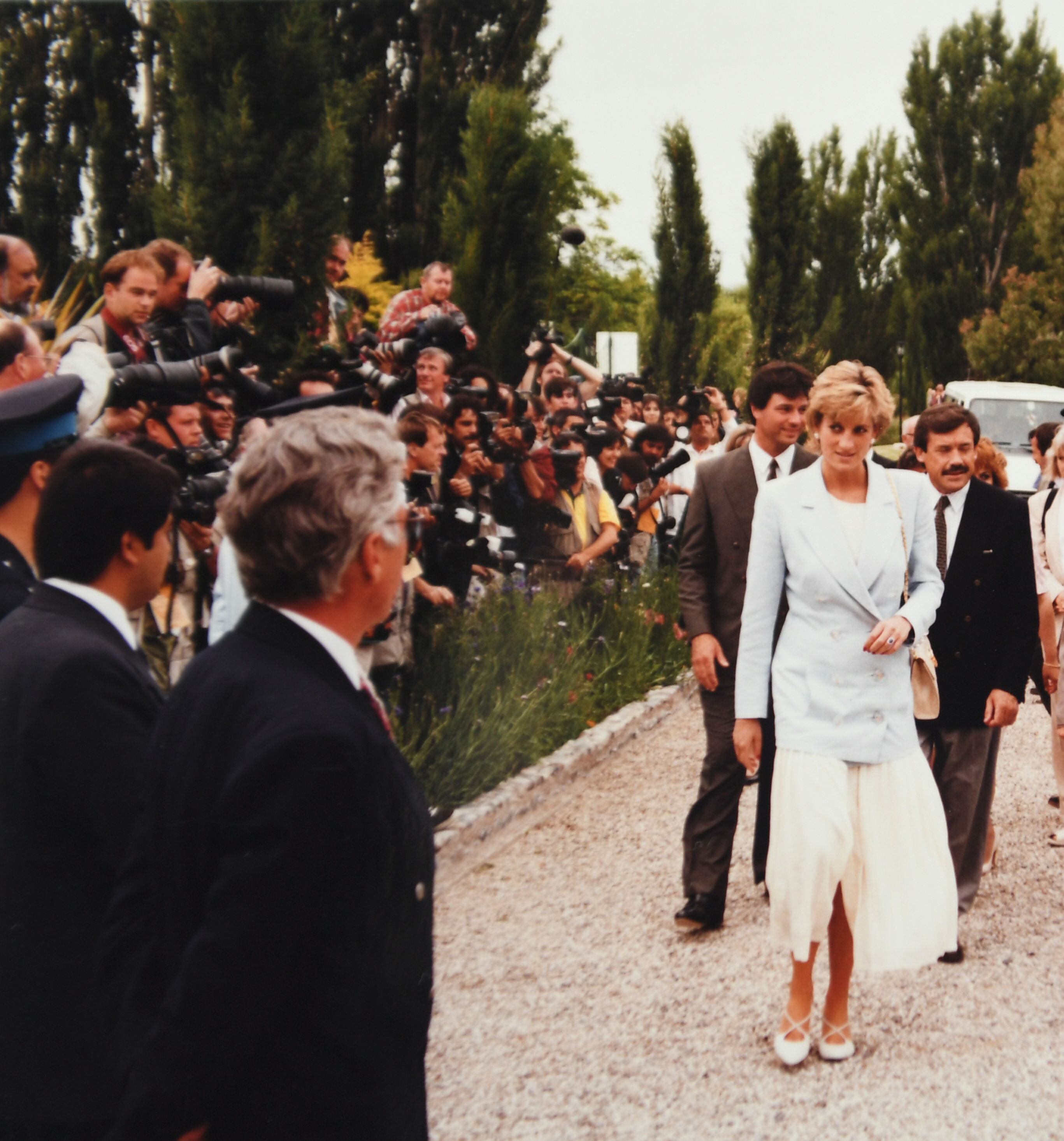 La llegada de Lady Di a Gaiman, recibida cientos de fotógrafos, pobladores, dentro de un estricto operativo de seguridad