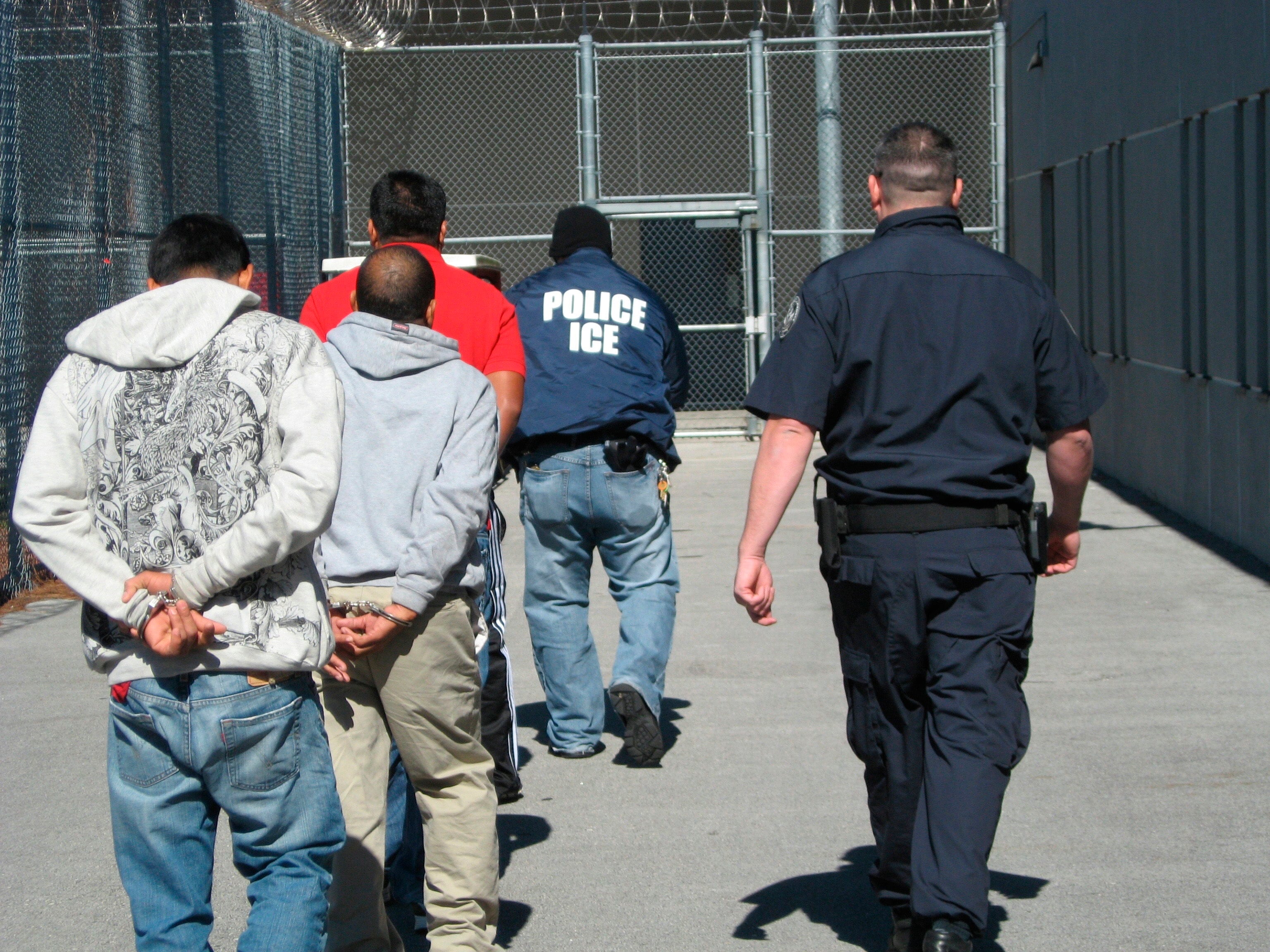 El fallo del juez P. Casey Pitts restableció las restricciones vigentes durante el gobierno de Biden sobre los arrestos de ICE en tribunales de inmigración (EFE/Archivo)