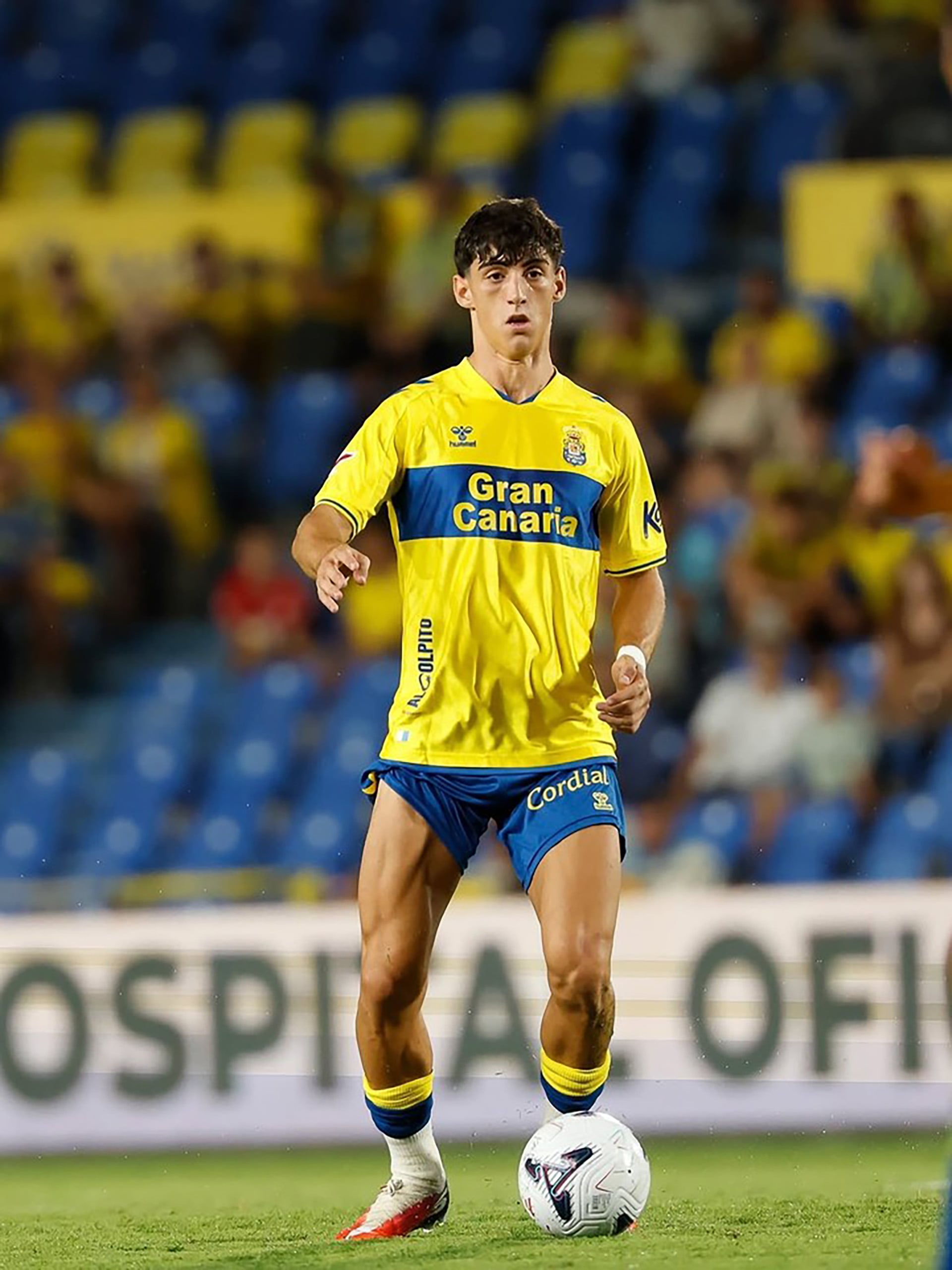 Valentín Pezzolesi actualmente se desempeña en Unión Deportiva Las Palmas