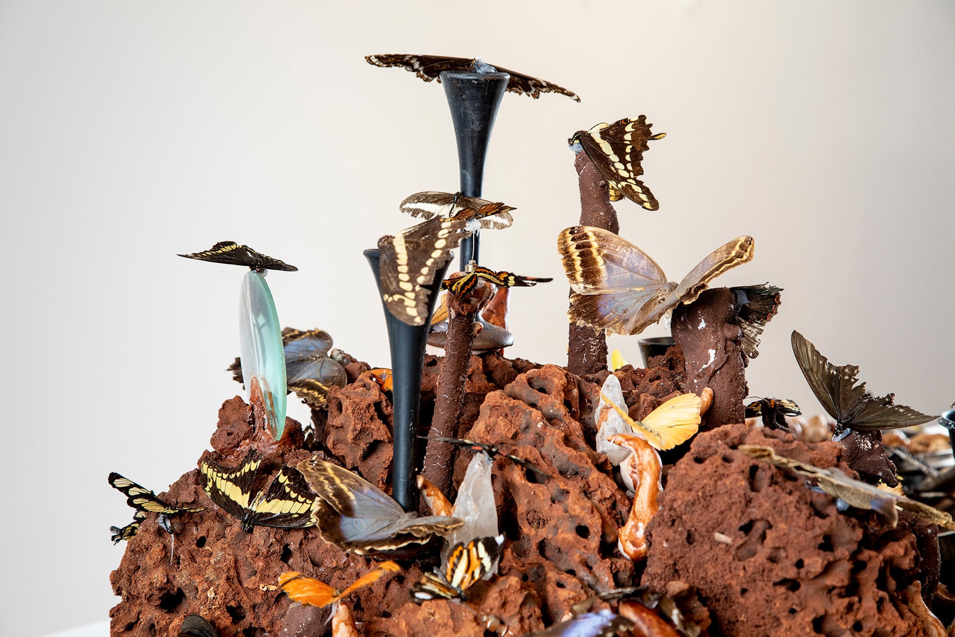 Detalle de la muestra de Andrés Paredes, en el Museo Sívori