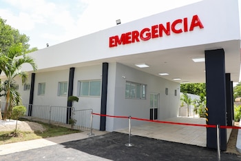 El Hospital Municipal de Guayubín fue renovado con una inversión de RD 138,246,715 para ampliar la cobertura sanitaria en Guayubín y zonas aledañas. (Foto: Presidencia de la República Dominicana)