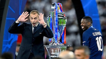 El error del presidente de la UEFA durante la premiación del PSG tras ganar la Champions League que recorre el mundo