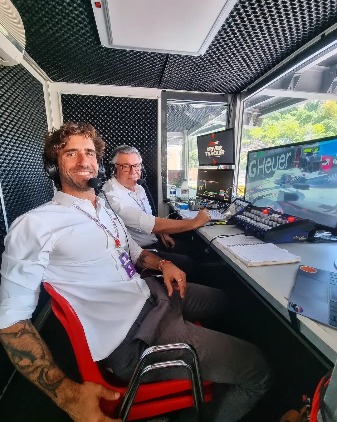 Con Fernando Tornello, el relator de la carreras de la F1 (@cochitolopez)