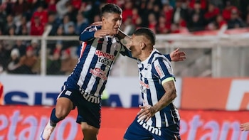 Marco Huamán celebrando con Paolo Guerrero en Cusco. - Crédito: Alianza Lima
