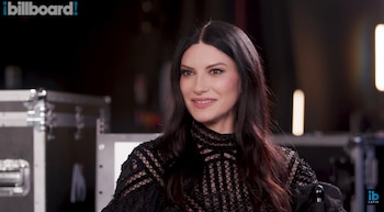 Laura Pausini sonríe durante una