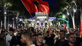Miles de albaneses protagonizan en Tirana la mayor concentración contra el proyecto de Jared Kushner