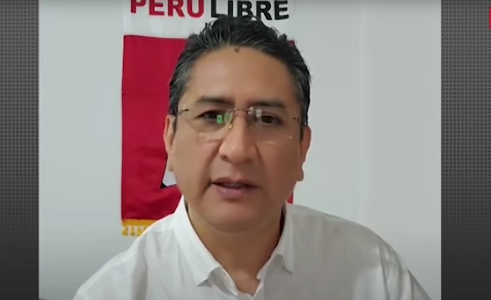 Prófugo y con orden de captura, Vladimir Cerrón anuncia que hará campaña virtual en varias ciudades del país sin aparecer en público