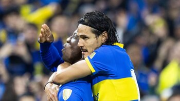 Luis Advíncula celebrando su gol