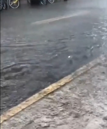 El volumen de lluvia ayuda a mitigar la sequía que afecta al 52,4 % del territorio estatal pero incrementa la escorrentía en zonas urbanas (Captura Fox Weather)