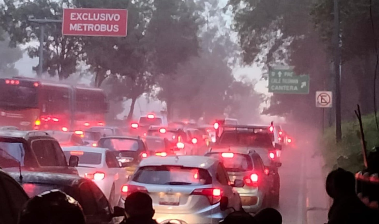 Las lluvias al norte de la CDMX interrumpieron servicio en Línea 1 del Metrobús. Crédito: X / @HalconOnce