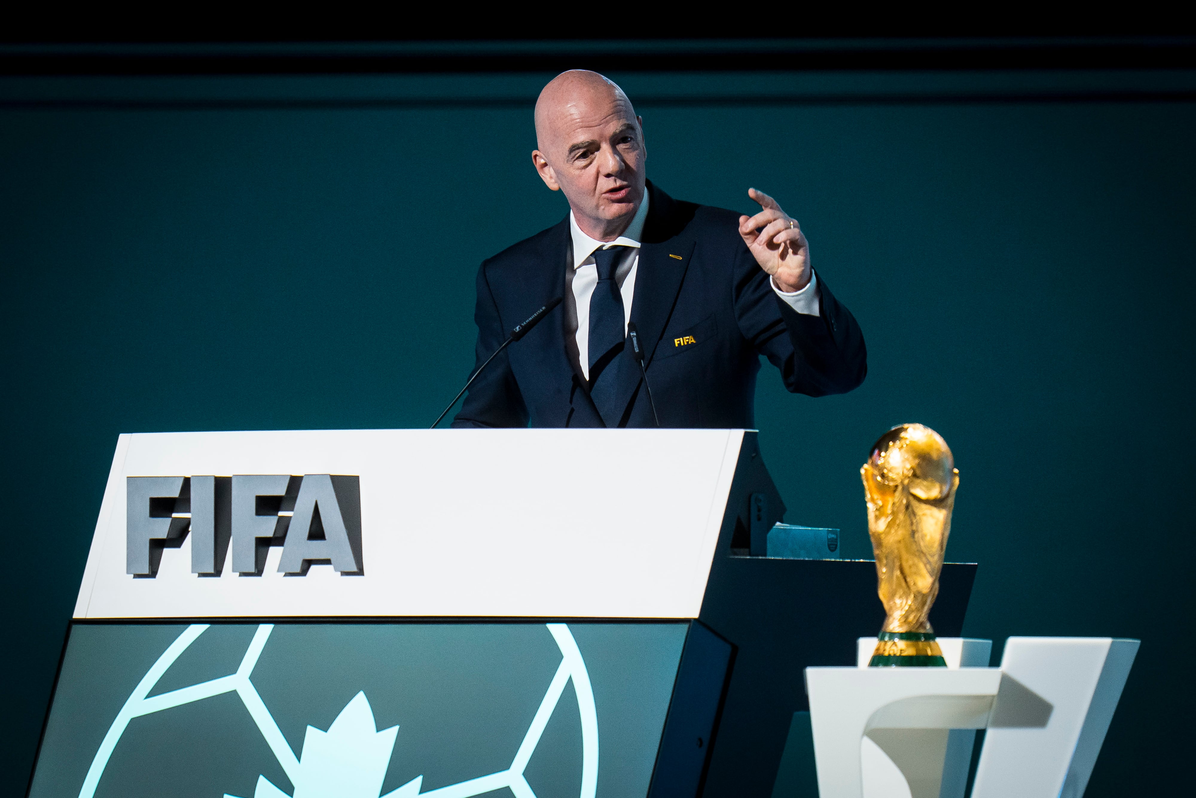 Infantino había anticipado semanas atrás que irá por la reelección en las elecciones del 2027 (Foto: EFE/EPA/BOB FRID)