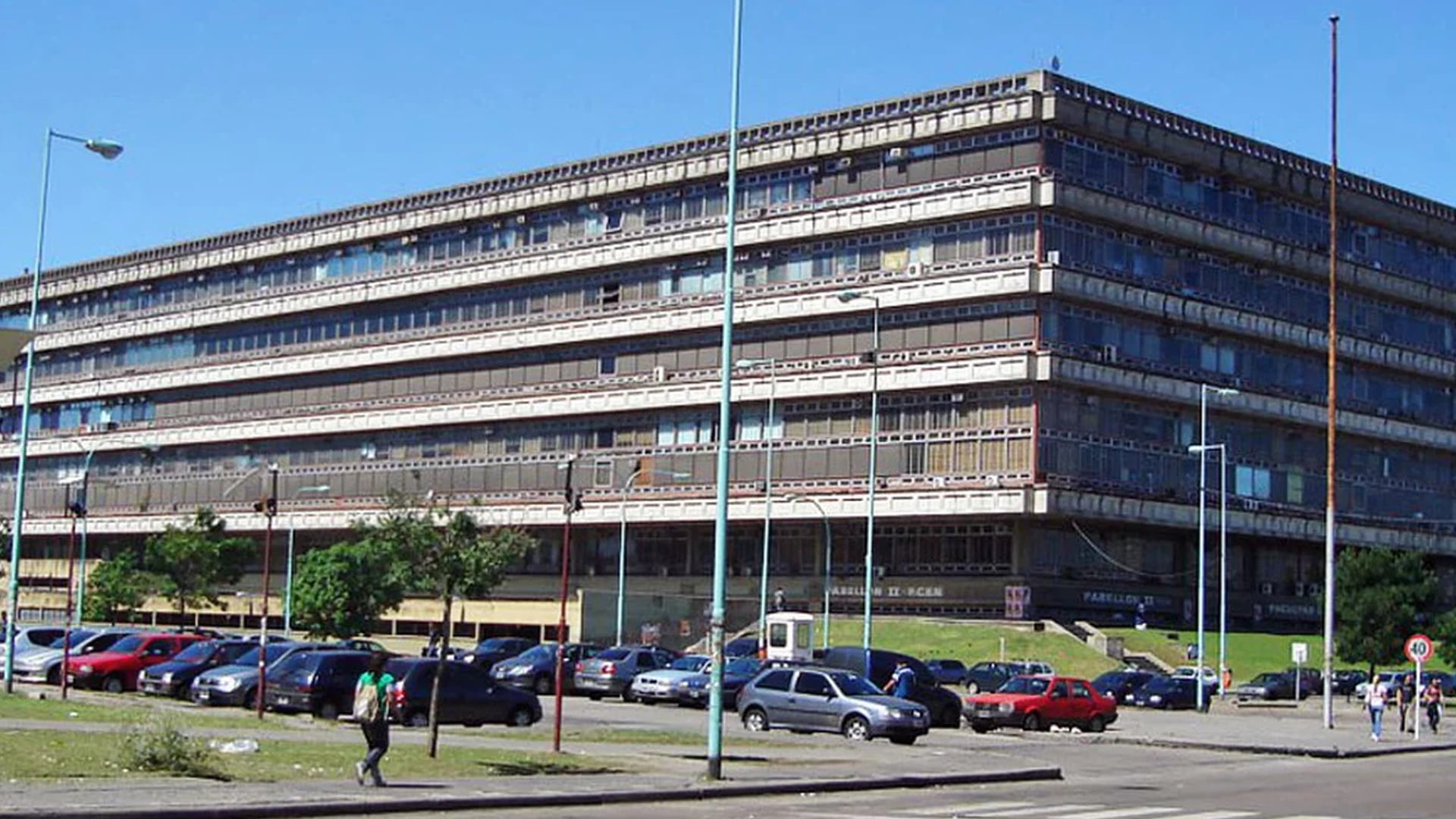 Las universidades argentinas caen en el ranking internacional CWUR: alertan por el deterioro en investigación