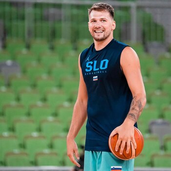 Doncic entrenándose con Eslovenia (FIBA)