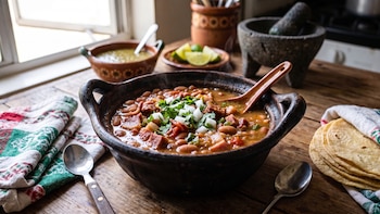 Receta de frijoles charros estilo Sinaloa: platillo lleno de sabor ideal para compartir en familia