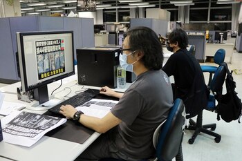 Los empleados trabajan en la