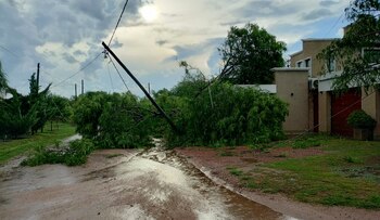 destrozos en Sebastián Elcano, Córdoba, tras el paso de una cola de tornado