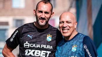 Roberto Mosquera quedó maravillado con Hernán Barcos tras entrenamientos con Sporting Cristal: “Parece que tiene un waze”