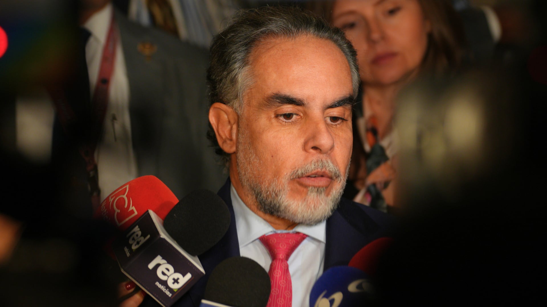 El ministro del Interior, Armando Benedetti, condenó el atentado y elevó el tono de su advertencia sobre el impacto político del hecho - crédito Juan Diego Cano/Presidencia