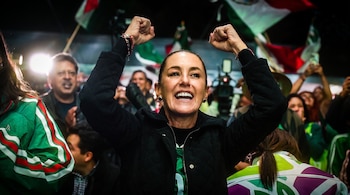 Sheinbaum encabeza la transmisión del México vs Inglaterra desde Nezahualcóyotl. (Presidencia)