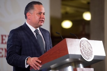 Santiago Nieto fue retirado de