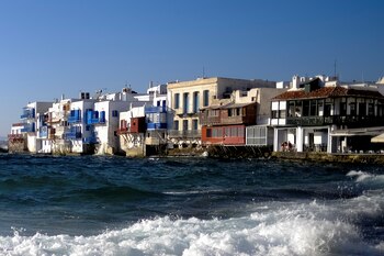 Mykonos combina casas blancas con