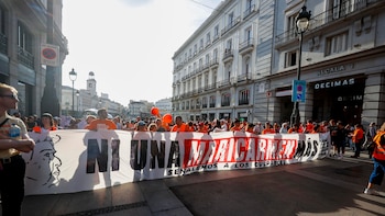 Una gran multitud de personas marcha en Madrid contra los desahucios tras el caso de Maricarmen