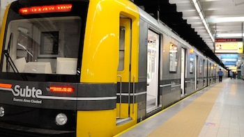 Subte gratis para jubilados y pensionados en CABA: qué cambió, cómo será el trámite y cuándo entra en vigencia