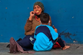 Una mujer y un niño