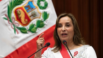 Boluarte acude inesperadamente a la