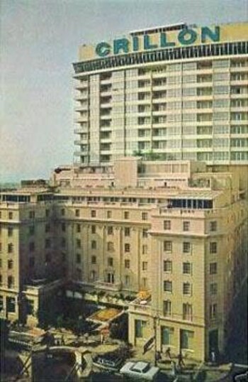 La imponente fachada del hotel