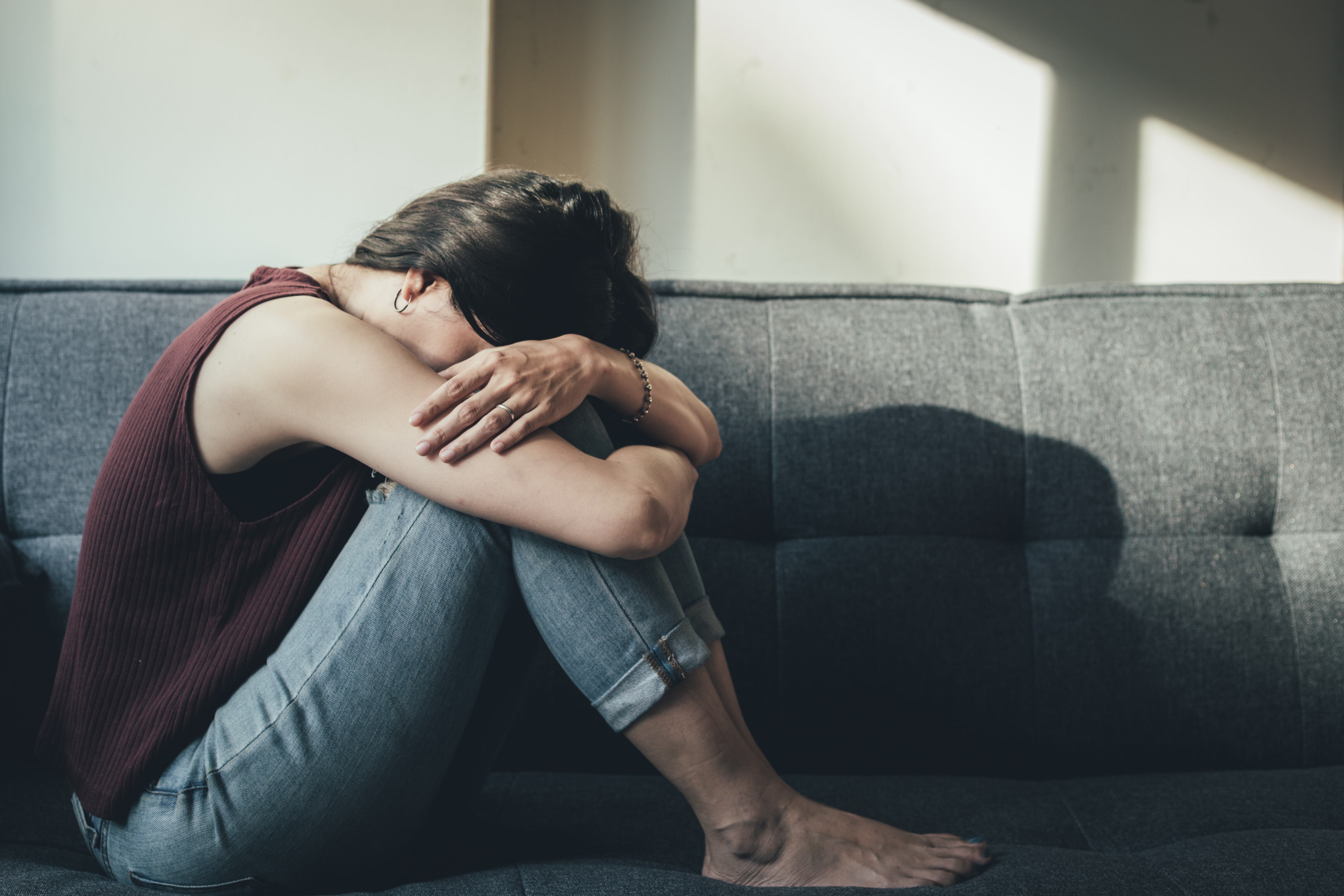En la adolescencia, la salud mental se centra en ansiedad, depresión y trastornos de la conducta vinculados a conflictos familiares, adaptación y acoso escolar. (Foto: Shutterstock)