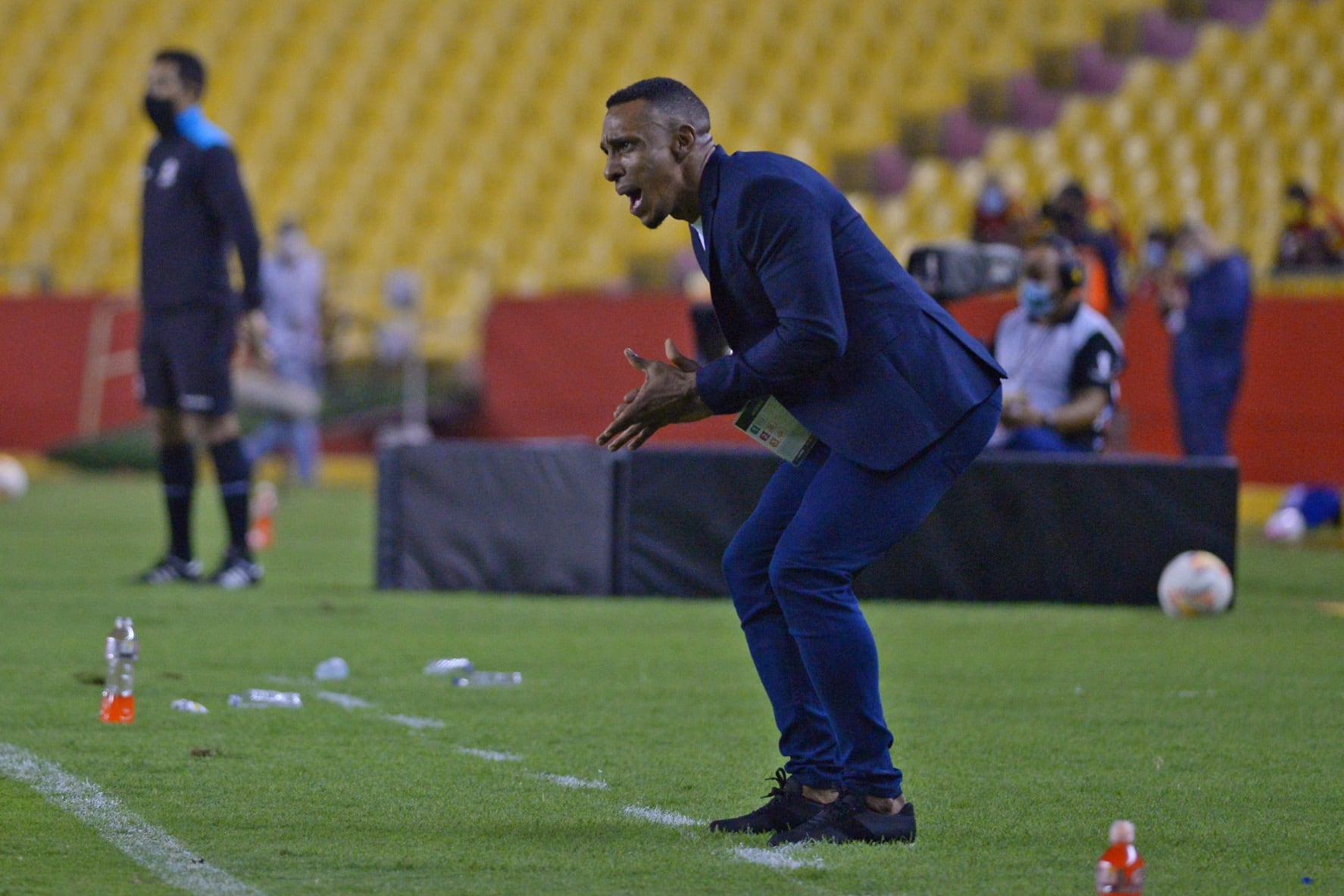 La primera experiencia como entrenador en propiedad de Amaranto Perea fue con Junior de Barranquilla, entre 2020 y 2021 - crédito Marcos Pin/EFE