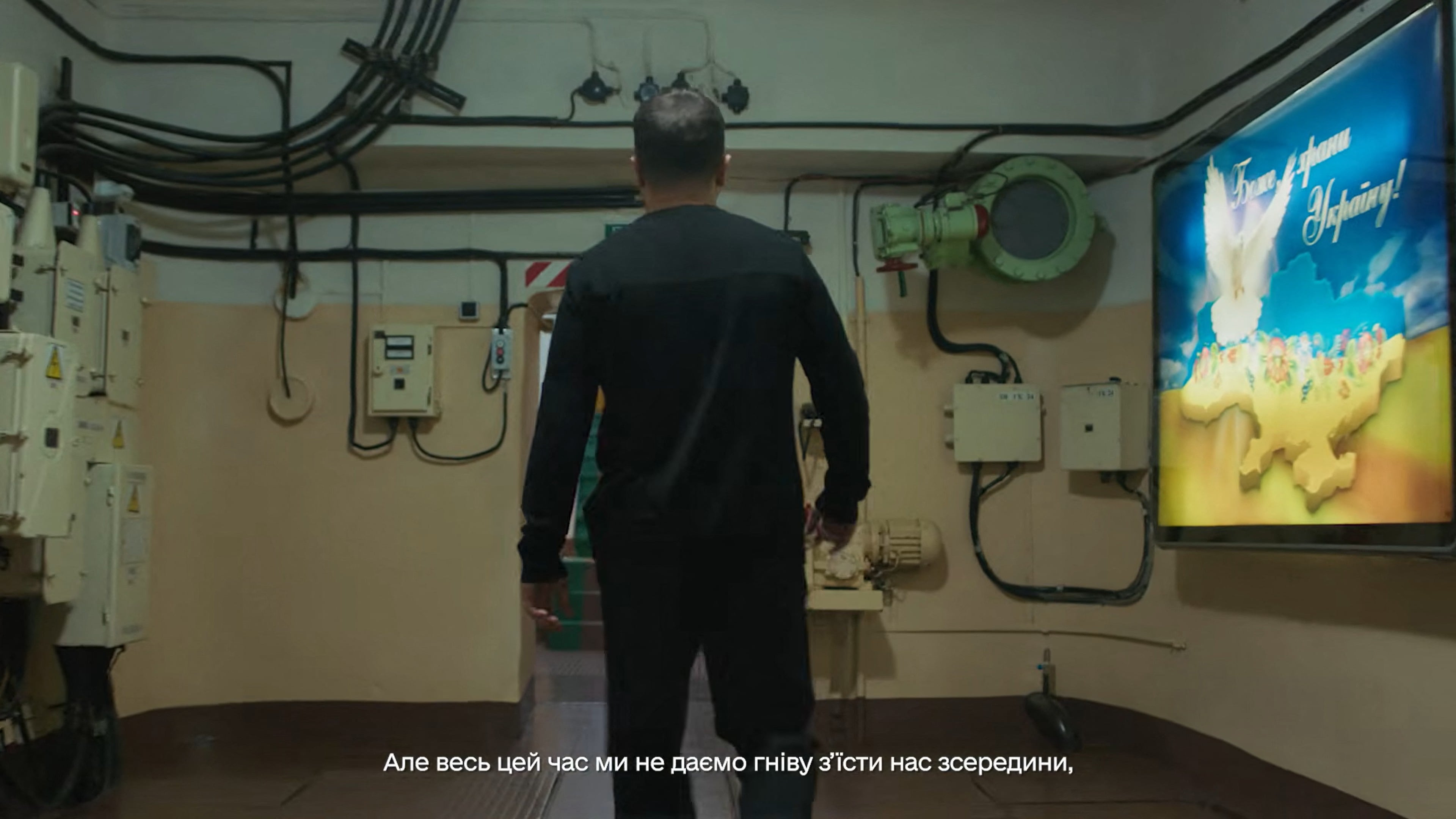 Zelenski en su búnker bajo la calle Bankova; el refugio de la era soviética centralizó la respuesta militar y civil al inicio de la invasión en 2022. (Servicio de Prensa Presidencial/AFP)