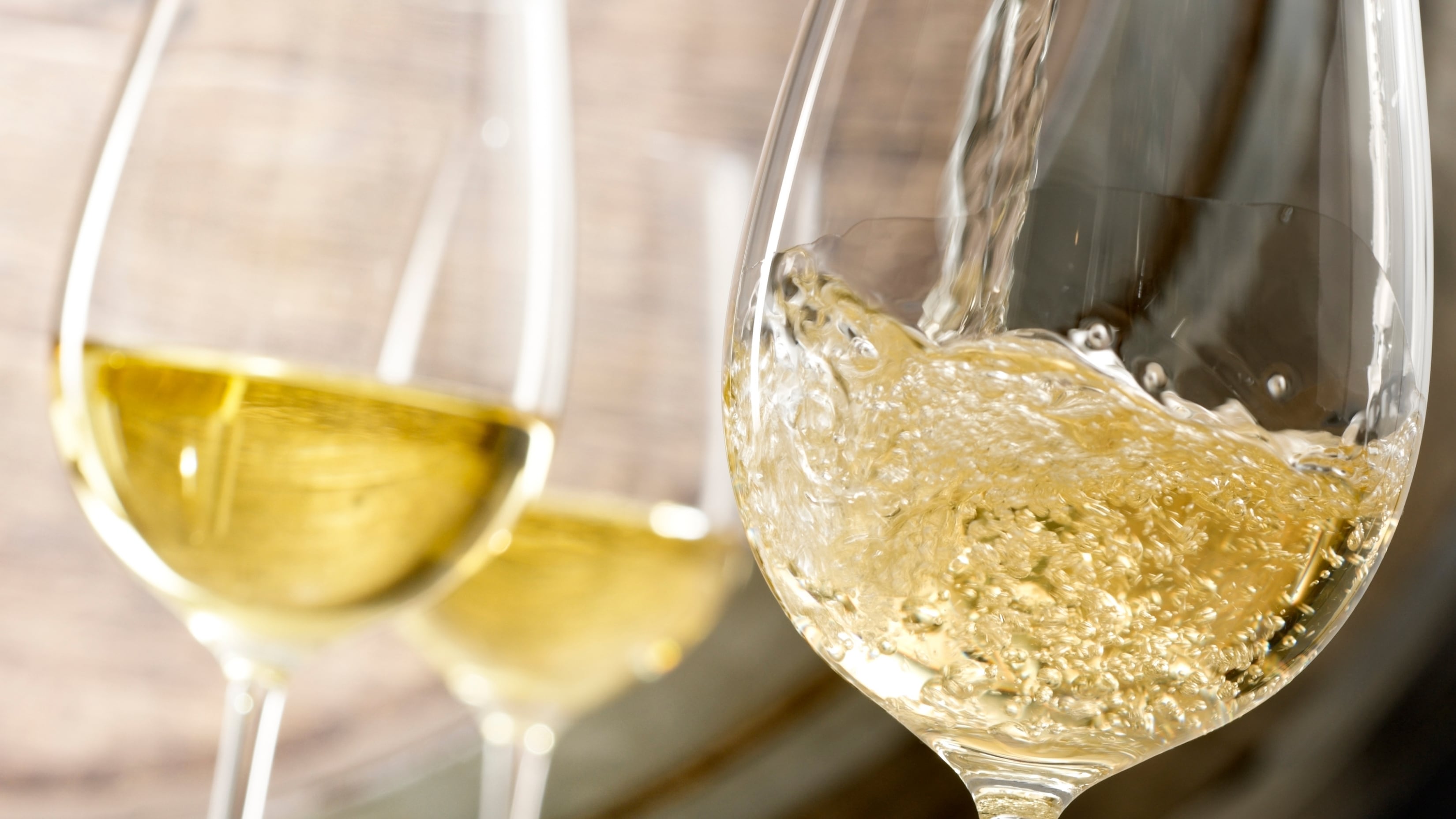 El verano modifica los hábitos de consumo de vino y prioriza opciones frescas y livianas (Freepik)