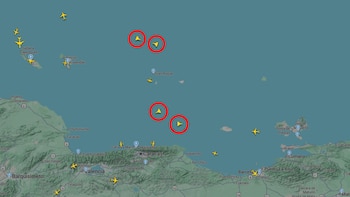 Cuatro aviones de combate de