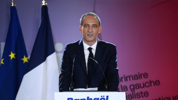 El eurodiputado Raphaël Glucksmann será candidato presidencial por el Partido Socialista en las elecciones de Francia en 2027