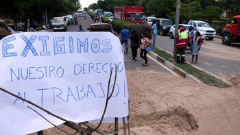 Vista de un cartel encima