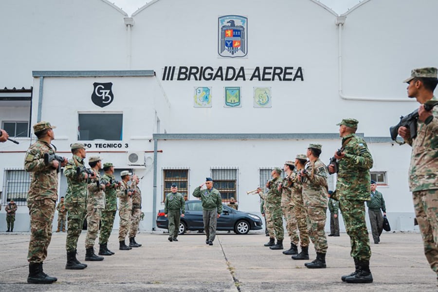 La Fuerza Aérea Argentina coordina con el Ministerio de Seguridad, que asume la intervención cuando un vuelo sospechoso aterriza (Fuerza Aérea Argentina)