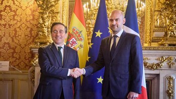 Albares promete en París que