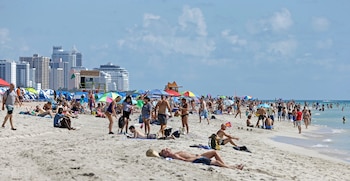 Miami es la sede más costosa para los colombianos, con vuelos de $2.553.560 y una subida del 37% respecto al año anterior - crédito Alan Díaz/AP