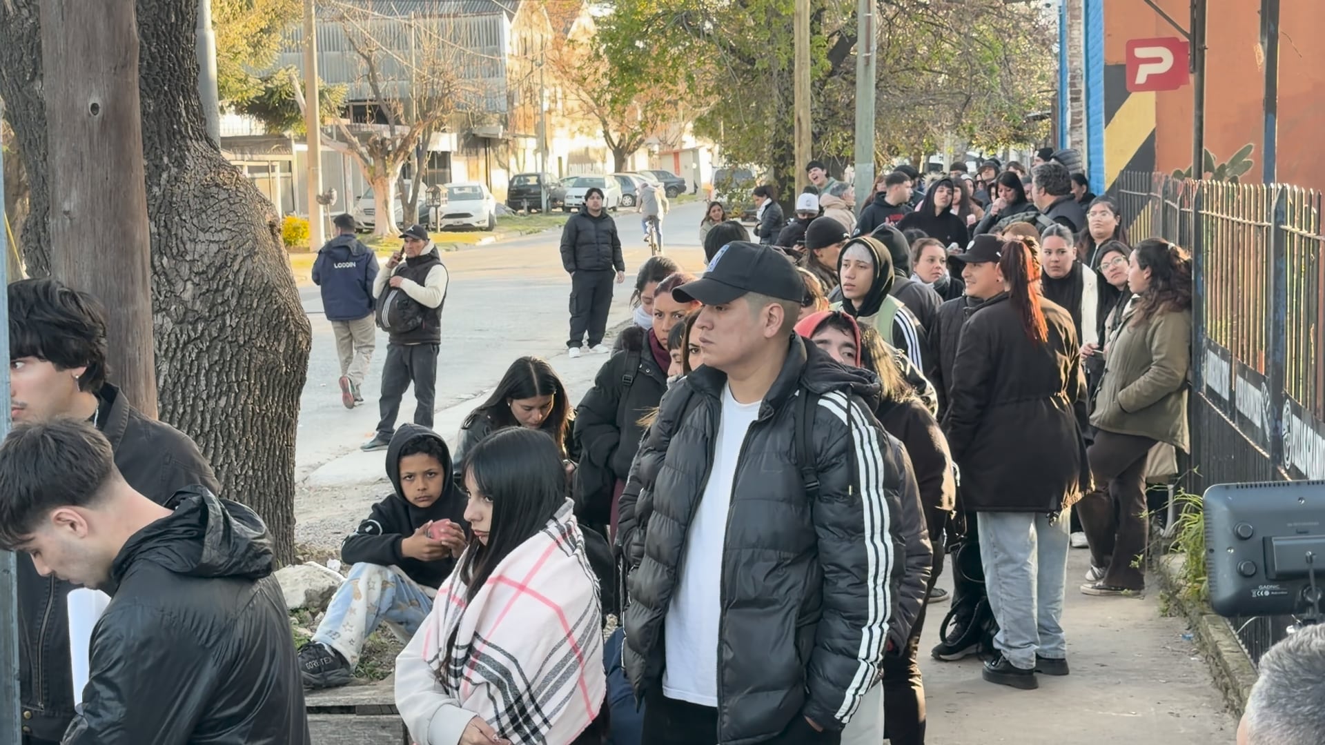 La búsqueda de 14 empleos en blanco en una parrilla de Berazategui convocó a más de 1.500 personas la semana pasada