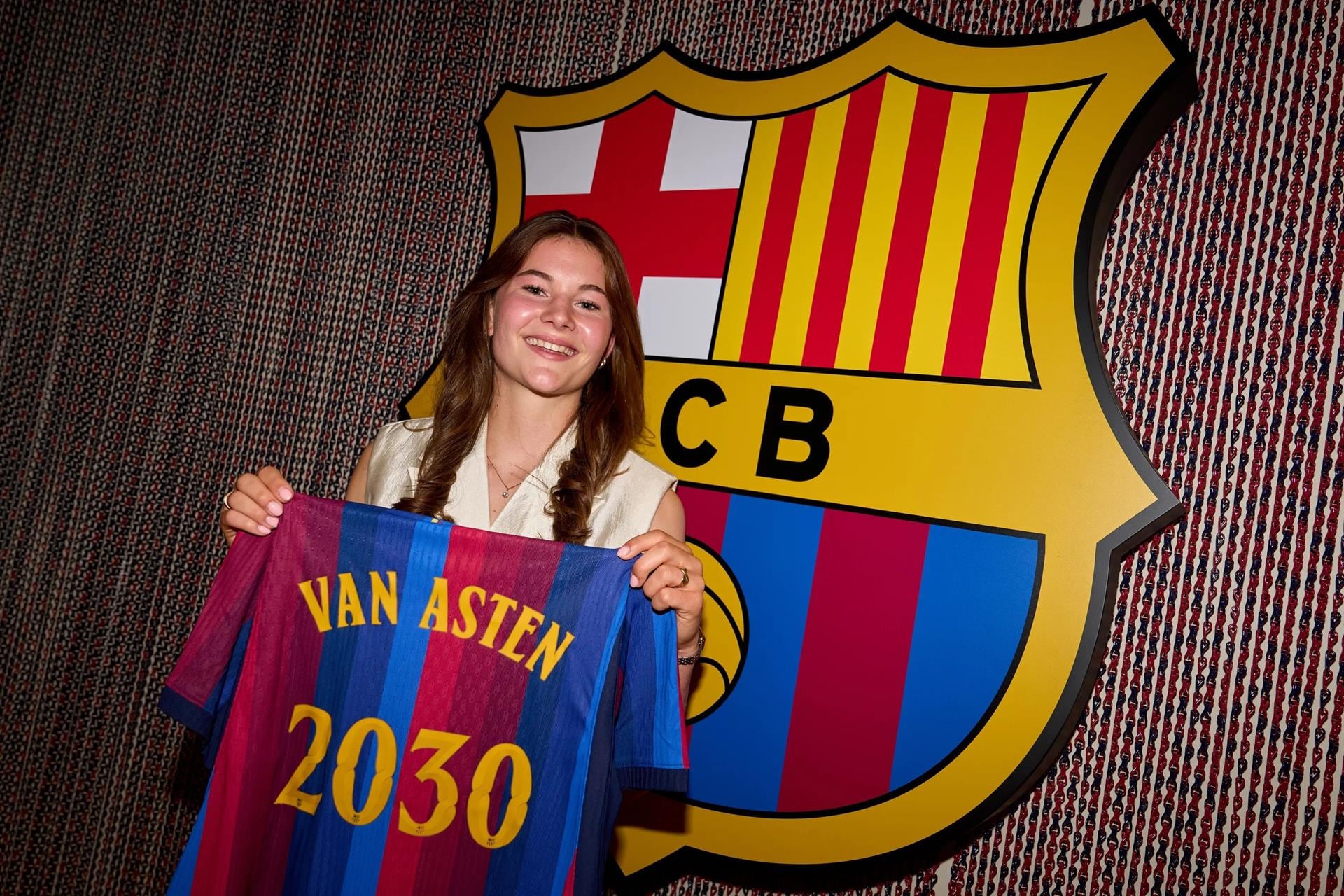 Van Asten: "Es un gran honor estar aquí y quiero ganarlo todo con el Barça"