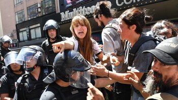 CGT y piqueteros se manifestaron en Tribunales contra el DNU de Milei marcha