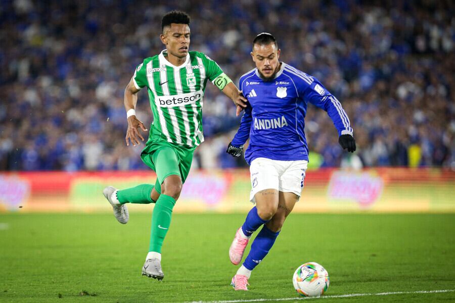 Leonardo Castro fue el protagonista de Millonarios tras el tercer gol que anotó para los azules, mientras que William Tesillo recibió la tarjeta roja en Atlético Nacional-crédito Cristian Bayona/Colprensa