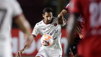 Celso Borges se retira de